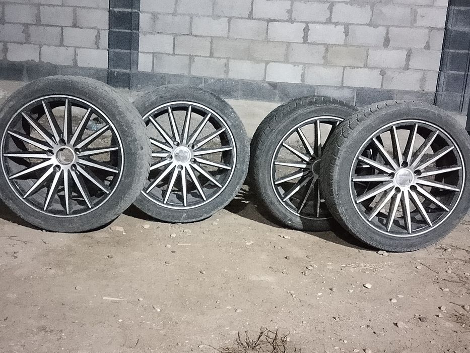 R17.Продам 4 балона с дисками хорошем состоянии