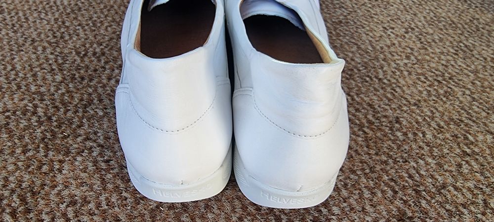 Pantofi de piele naturala