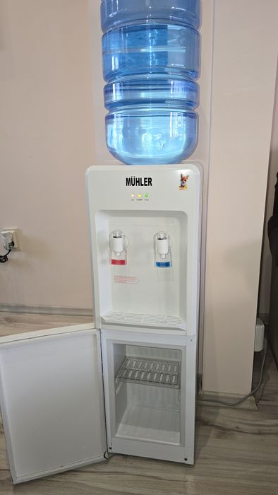 Диспенсър за вода