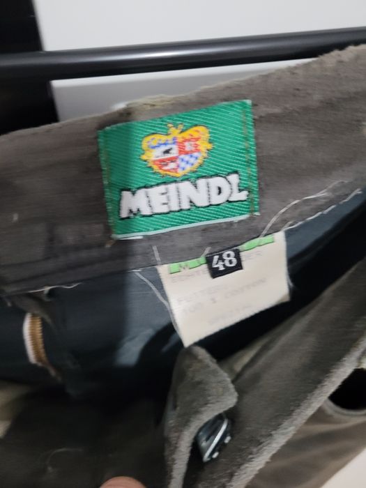 Pantaloni din piele speciala Nou