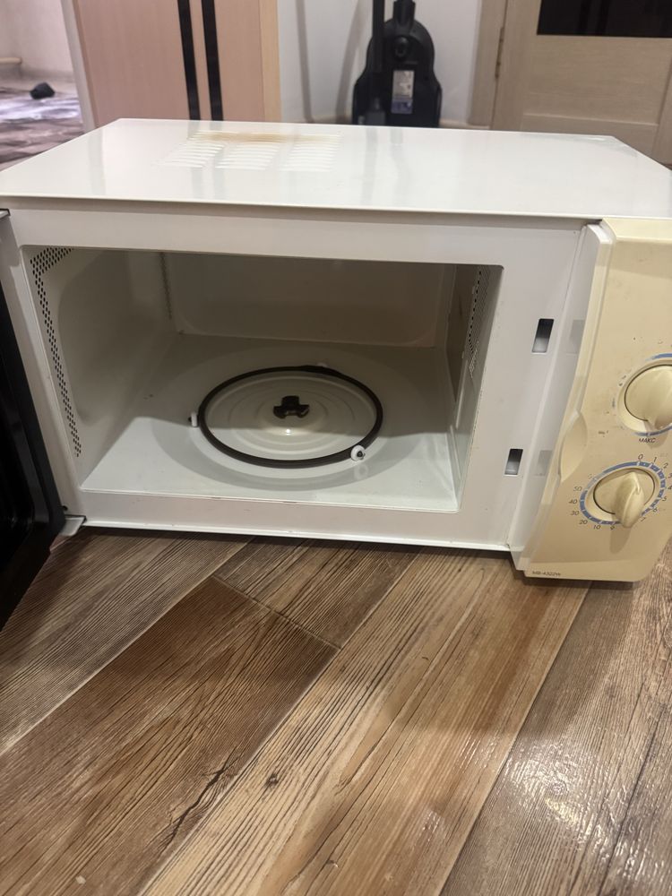 Микроволновка продам