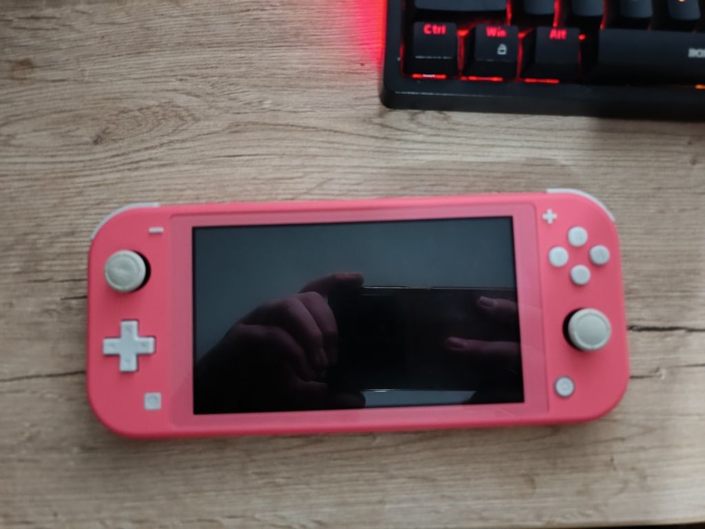 Vând Nintendo switch lite