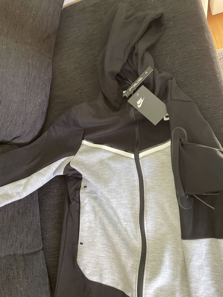 Nike Tech Fleece 10/10 si hanorac si pantaloni