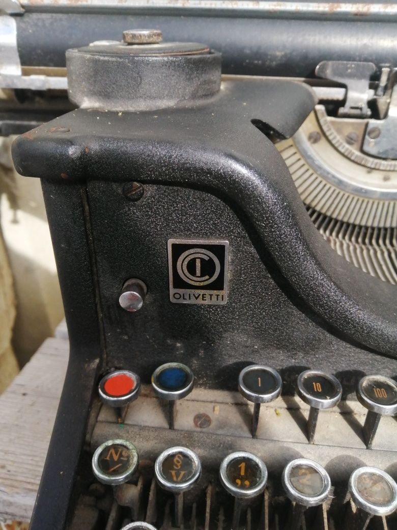 Пишеща машина Olivetti