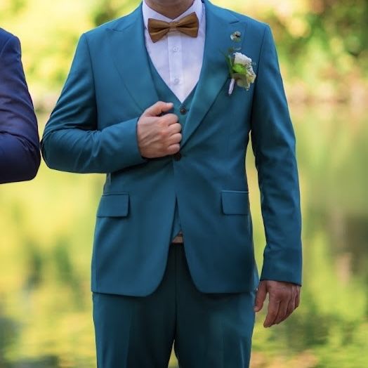 Стилен мъжки костюм