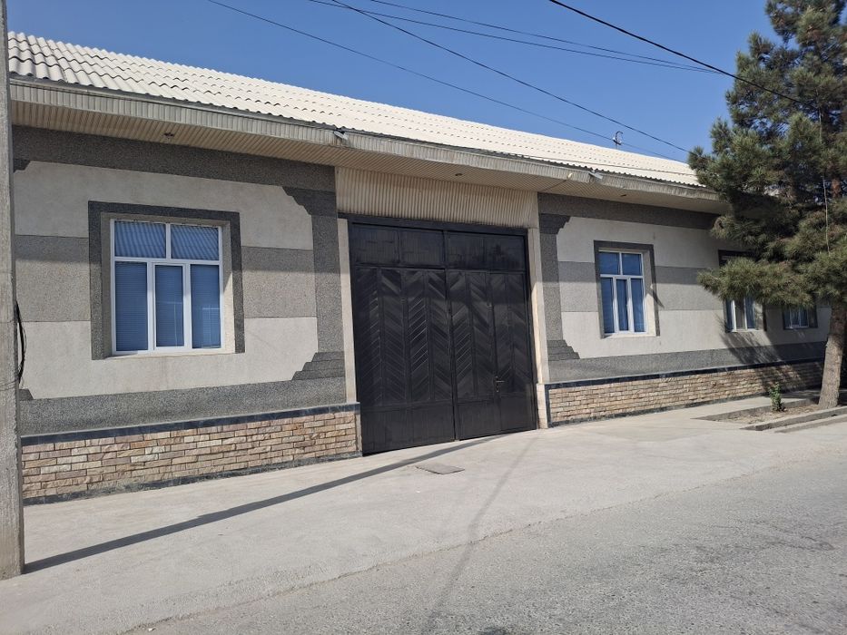 Нарпай центрда уй, ховли сотилади