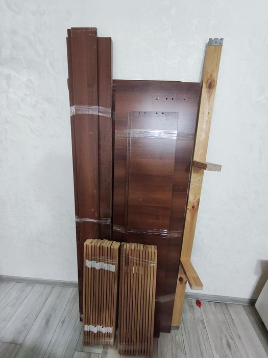 Продаю кровать без матраса