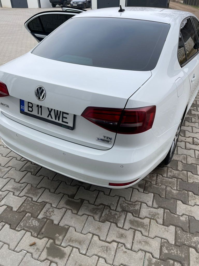 Vând Volkswagen Jetta în rate