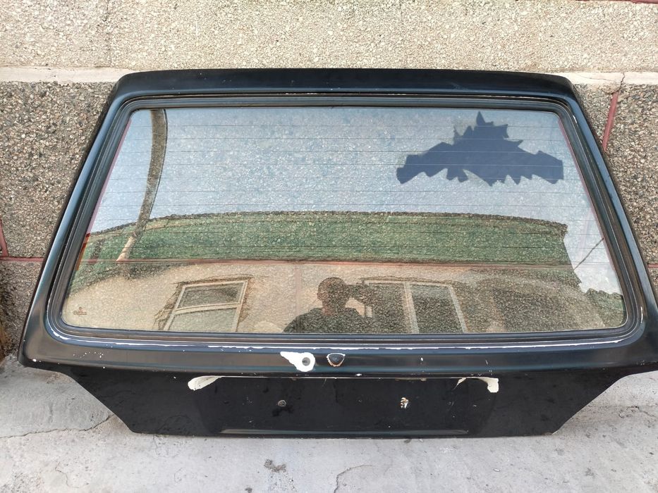 Продам сидение полурекар на пассат или гольф правый передний и крышка