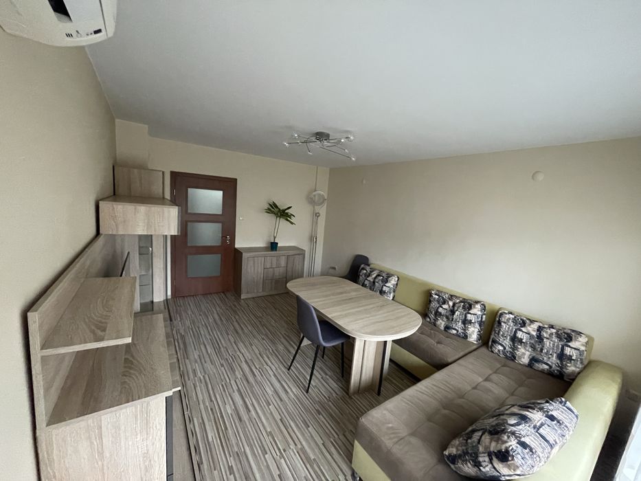 Обзаведен тристаен апартамент