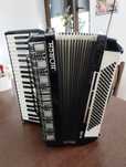 Acordeon  Horch 120 Bași, 11 Registre + 3 Registre la Basi In 4 Scaune