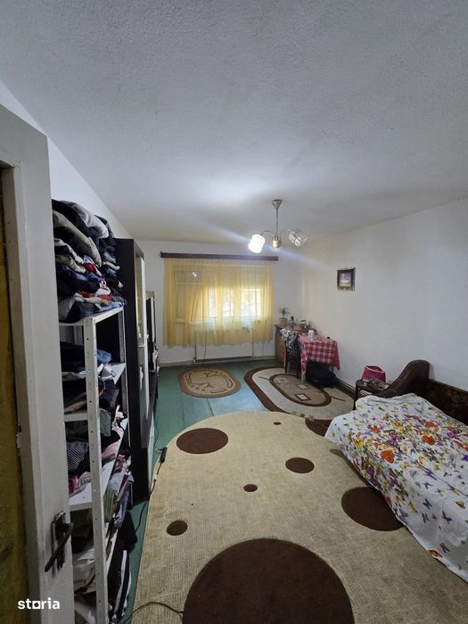 Apartament cu trei camere în Hunedoara.