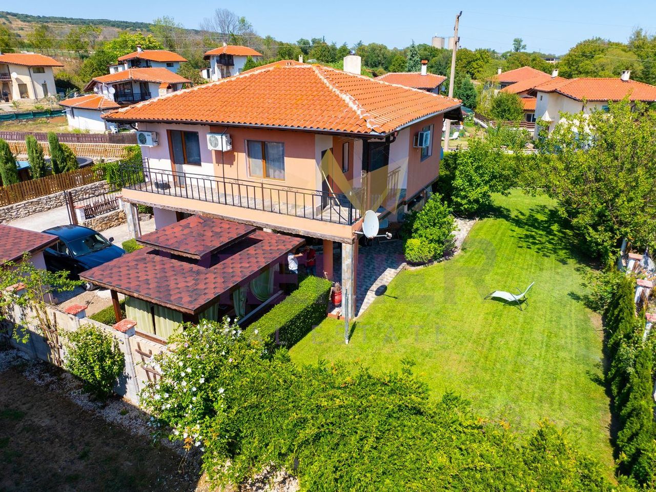 Продава се Къща в с. Осеново, Област Варна - 180 кв.м за 1400 €/кв.м - Снимка #2