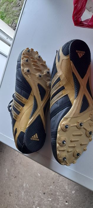 Van adidasi cu varfuri pentru drumetie