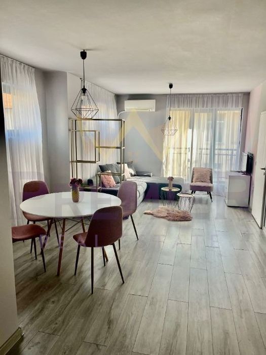 Дава се под наем Двустаен апартамент в Варна, Чайка - 65 кв.м за 714 € - Снимка #2