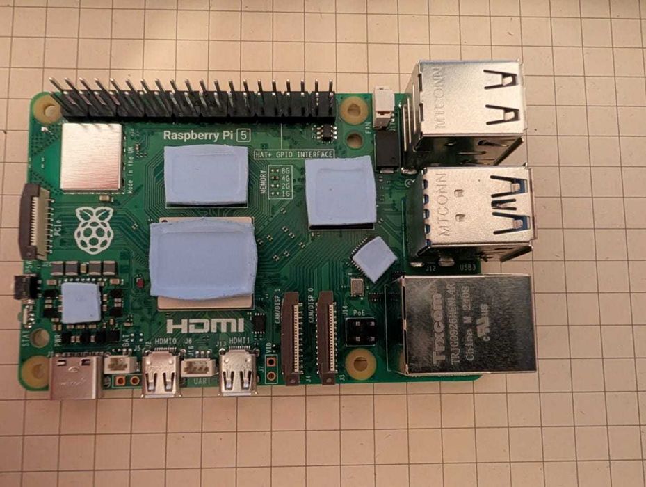 Raspberry Pi 5 4GB carcasa metalica neagra si alimentator original