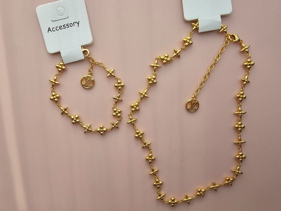 Колиета и гривни позлата