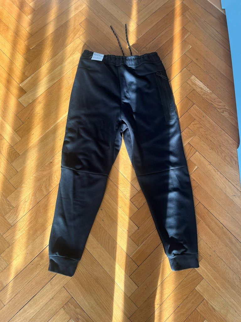 Nike tech fleece pants