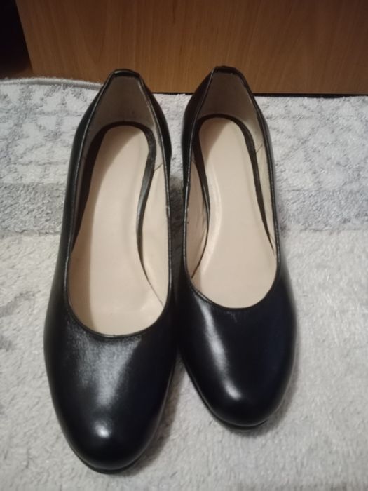 Продам новые женские туфли