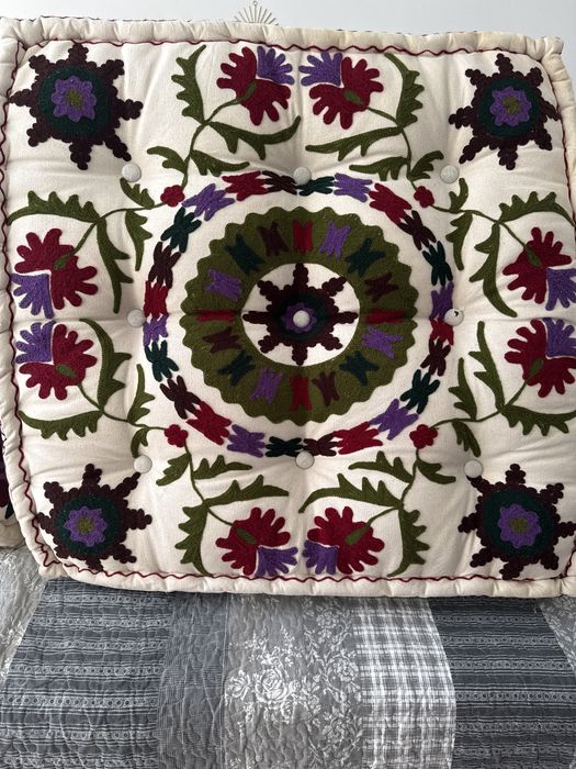 Модулен диван - комплект 2 пуфа и 2 възглавници - 3 модула