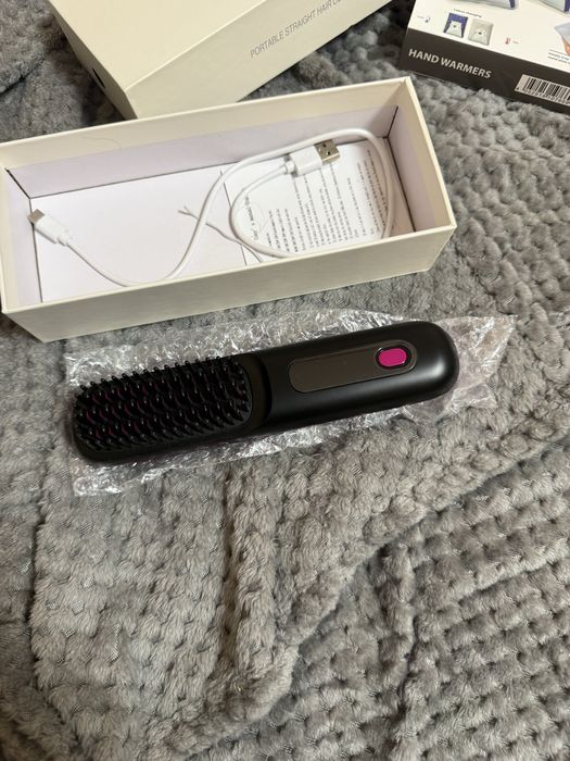 Четка за изправяне на коса нова