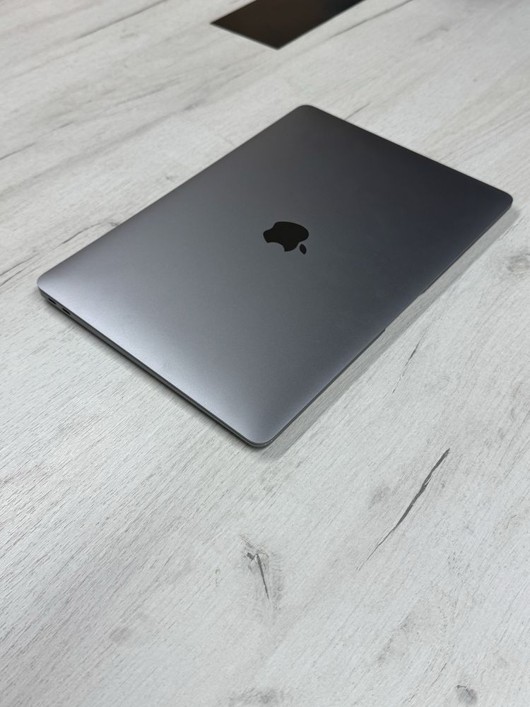 Macbook air 13,3