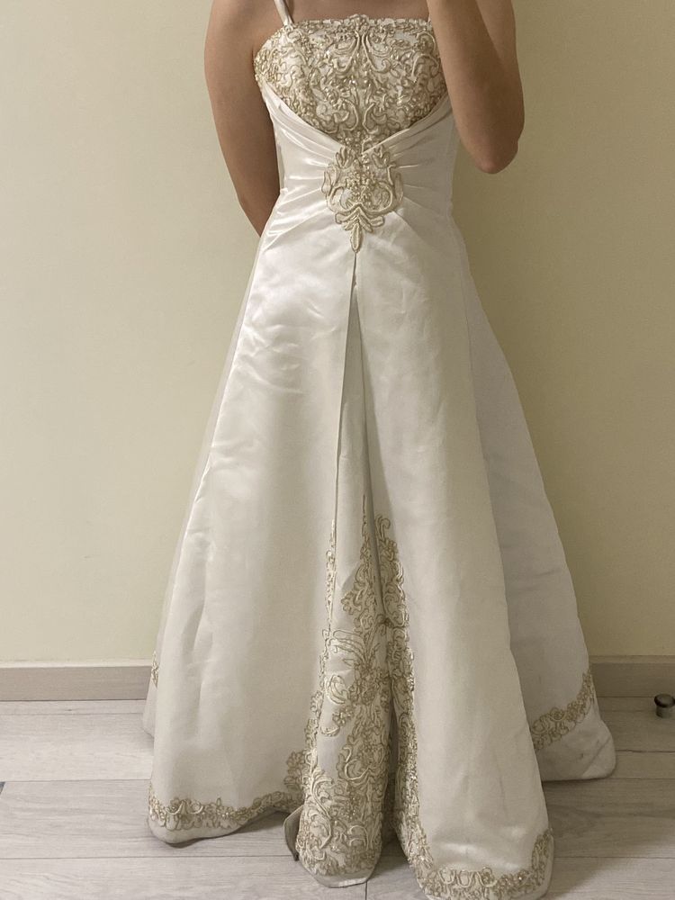 Свадебное/бальное белое платье