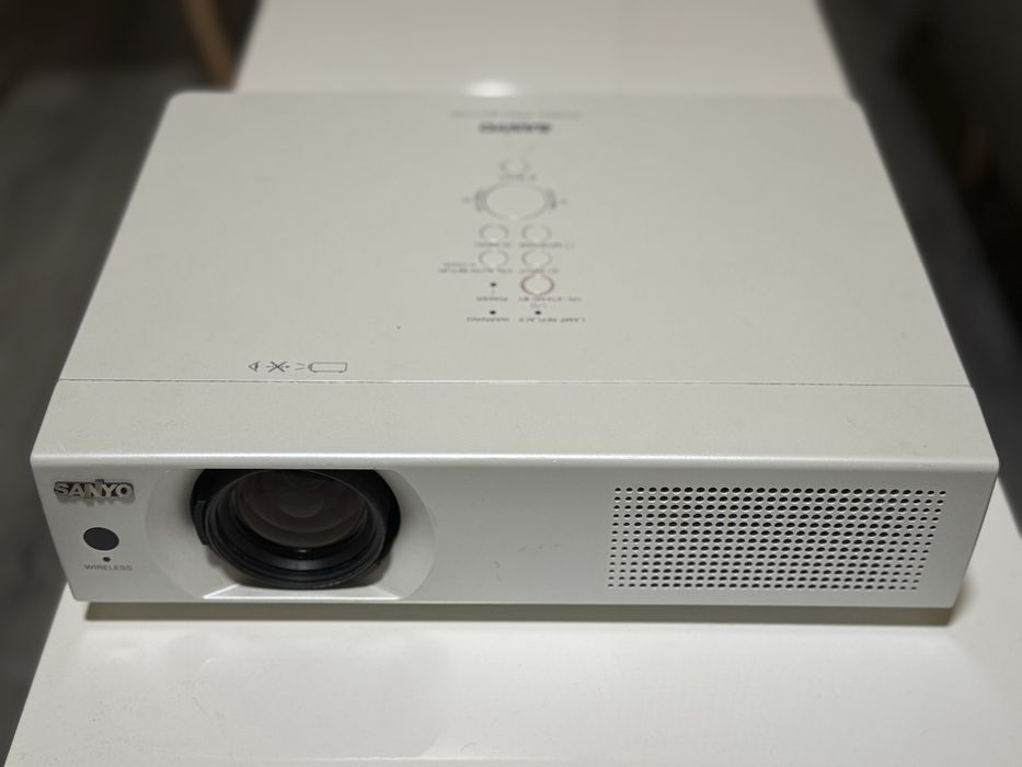 Проектор SANYO PLC