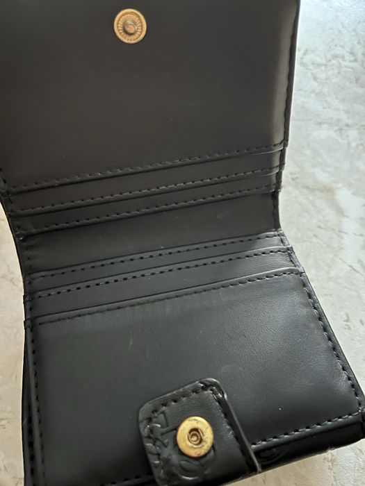 Дамско портмоне Guess...