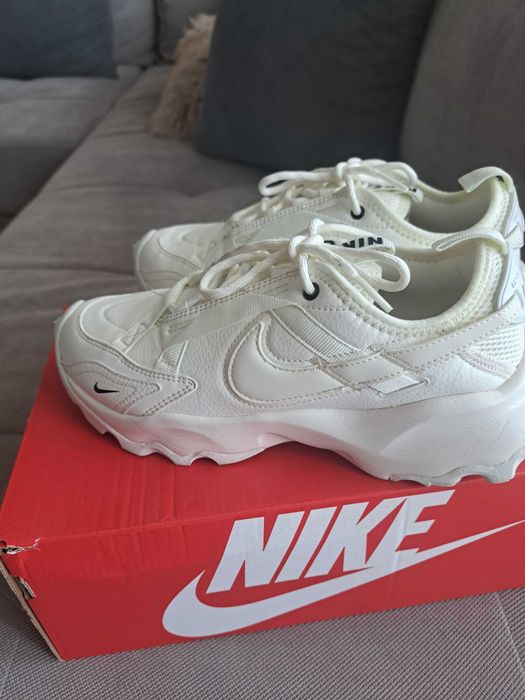 Nike маратонки 7900