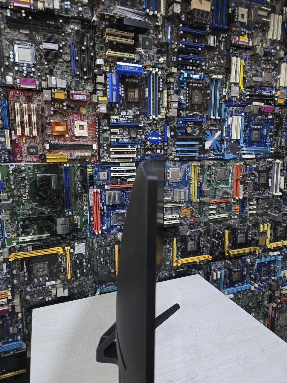 Ruslan 27 Curved 75hz