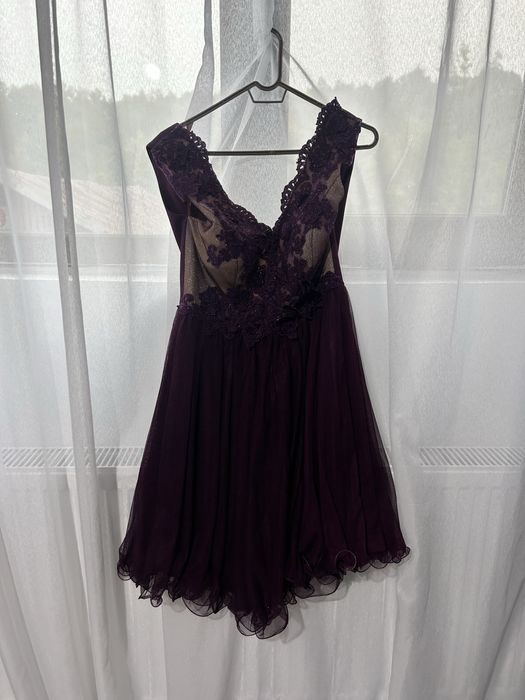 Vand rochie aproape noua purtata odata