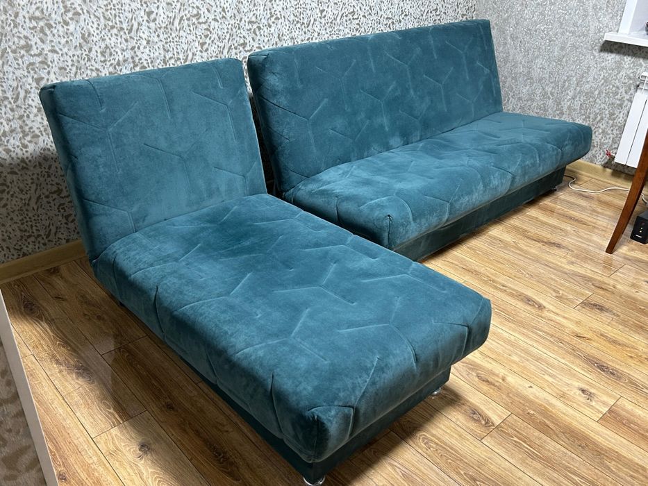 Мягкий уголок (ортопедический диван и атаманка) в идеальном состоянии