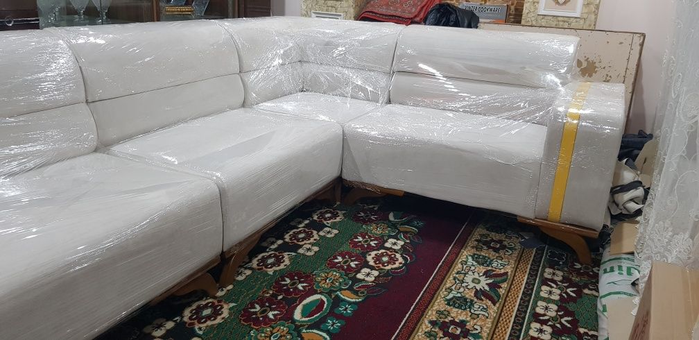 Divan yumshoq mebel