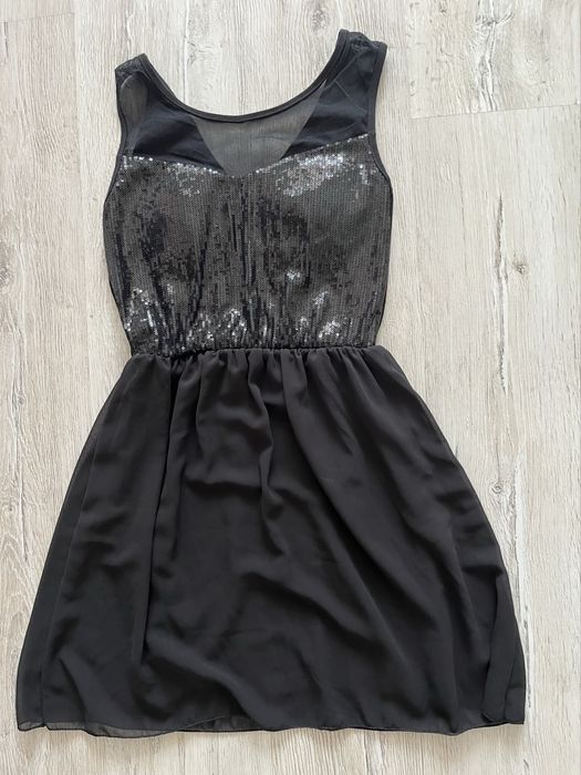 Черна рокля с пайети