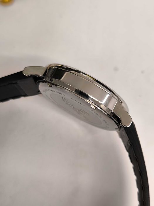 Продавам мъжки часовник CANDINO big DATE