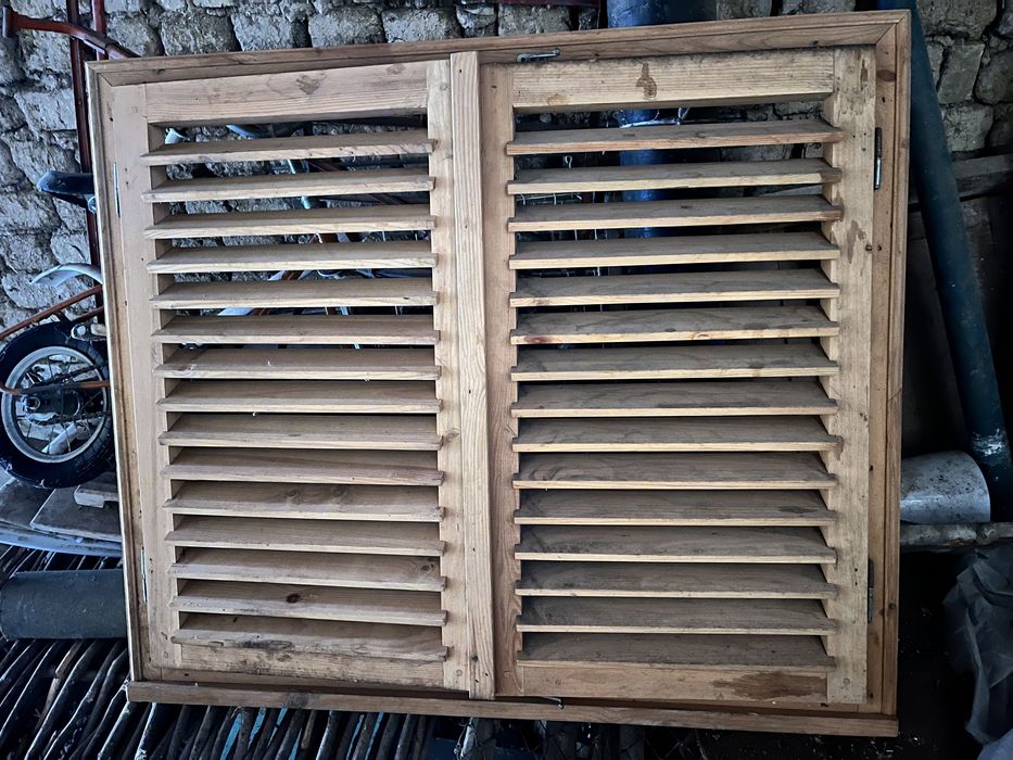 Дървена дограма с капаци НОВА