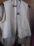 costum barbatesc   ,nou  ,3 piese ,culoare bej  -ocru  52-54 ,150 lei.