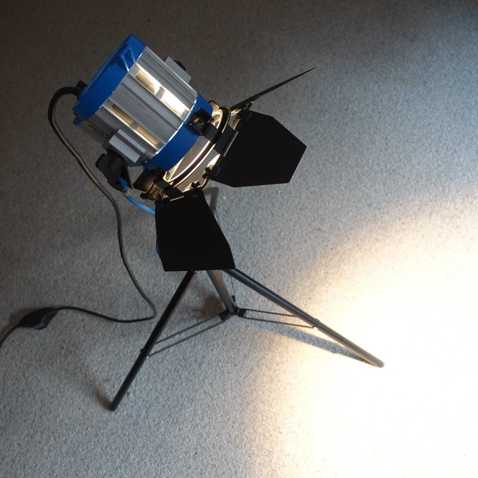 ARRI 300 Plus 300W Fresnel + ARRI 050MKA Light Stand