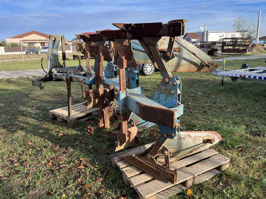 Plug reversibil 4 / Charrues Dethy