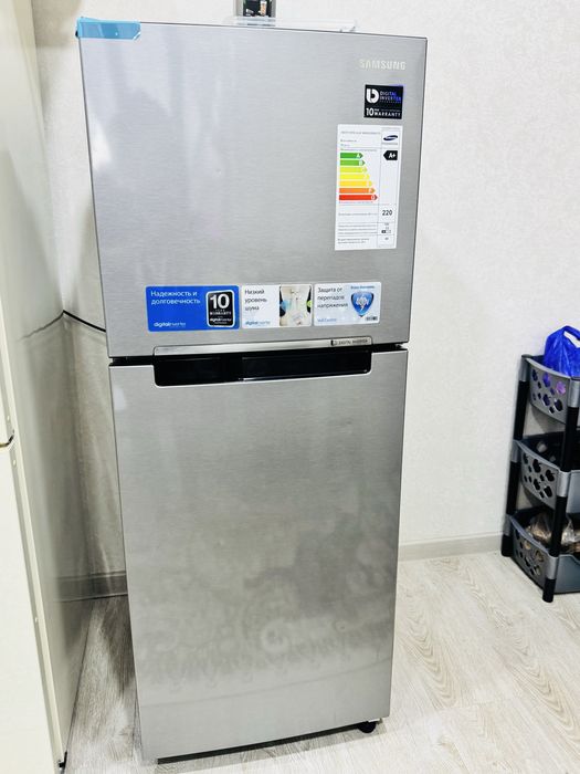 Холодильник Samsung