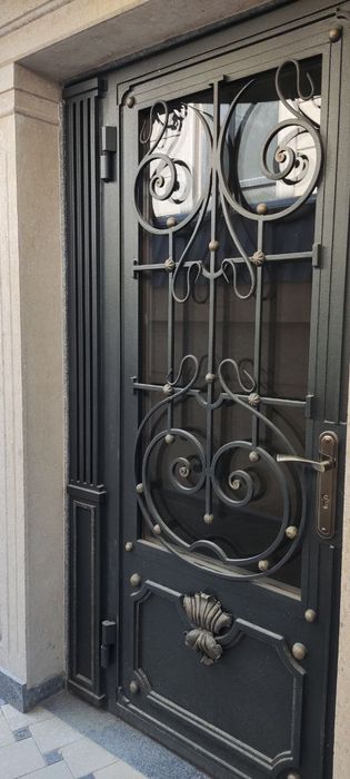 Изготовление Навесы перила двери ворота разной сложности и размеров.