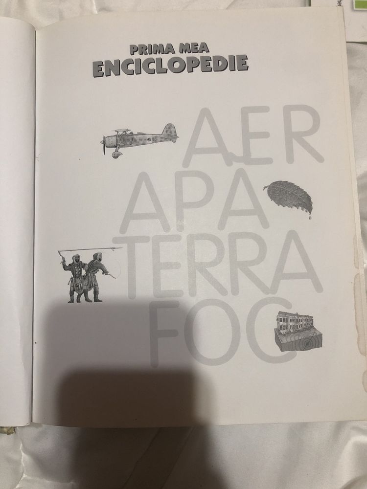 Vand enciclopedie pentru copii