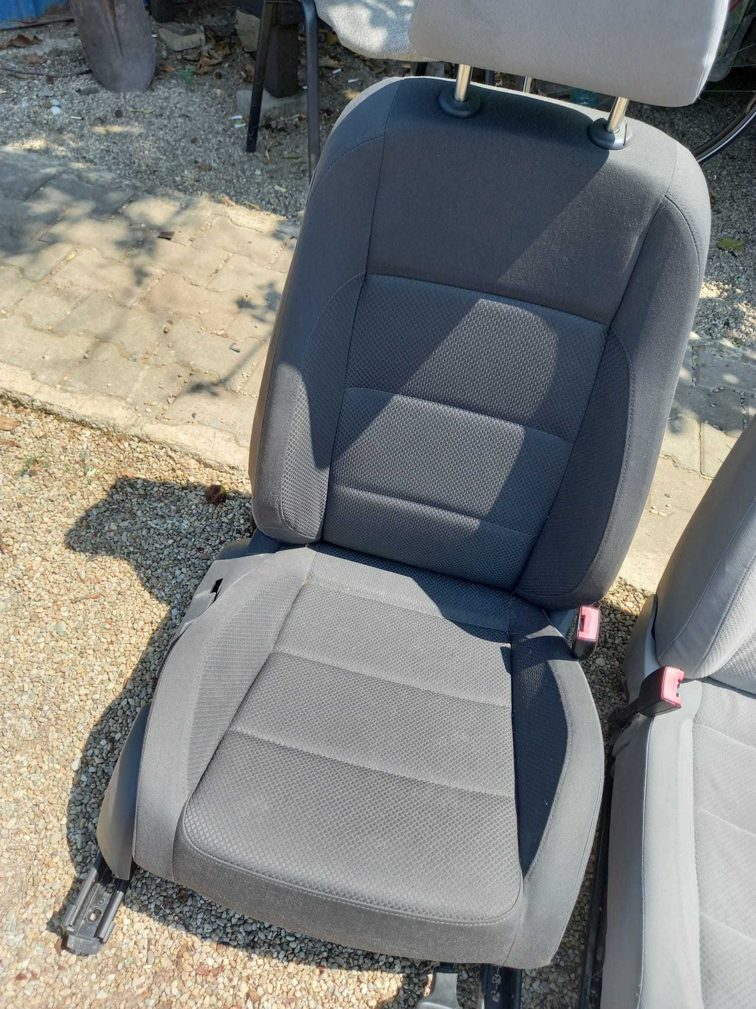 Vw Golf 5 break, set scaune fata banchete spate tetiere.