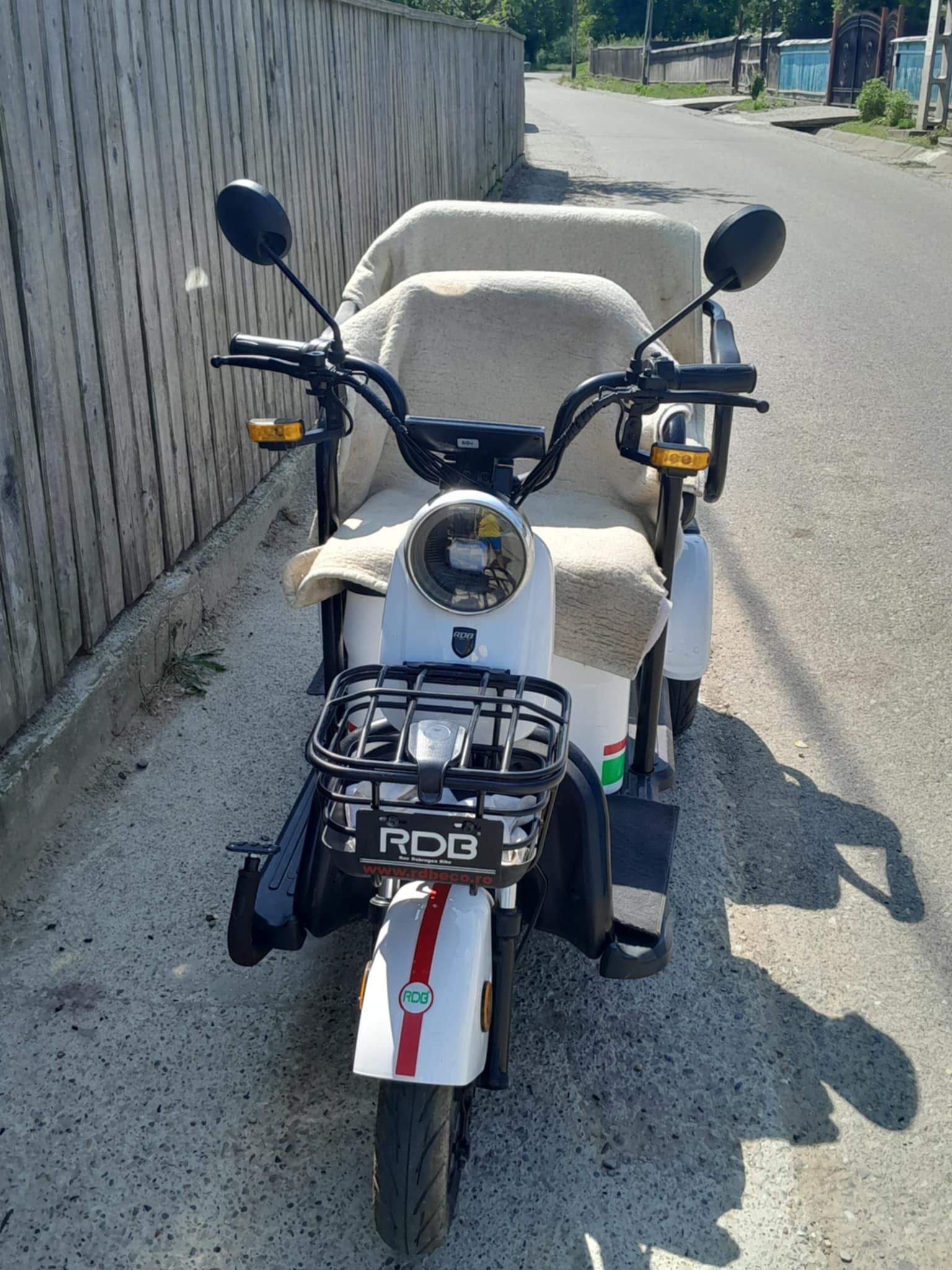 Triciclu electric RDB GS-Klass Alb fara permis, 1000W, 25 km/h
