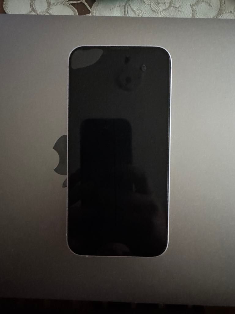 Продавам iPhone 14 128GB неразличим от нов