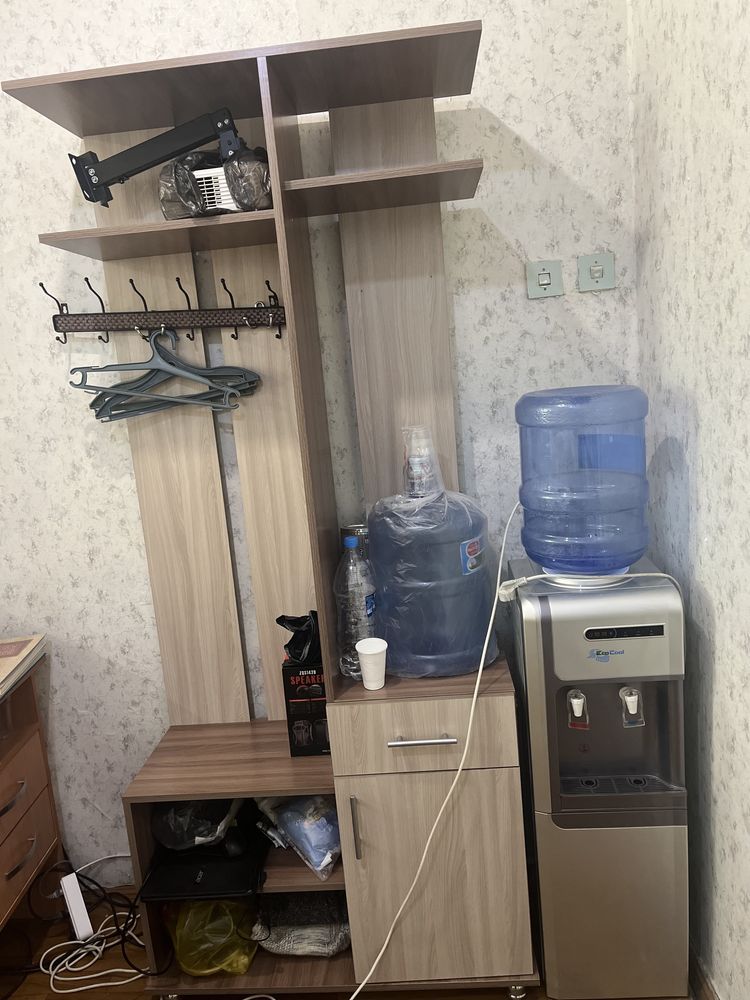 Шкаф для прихожей, для офисов