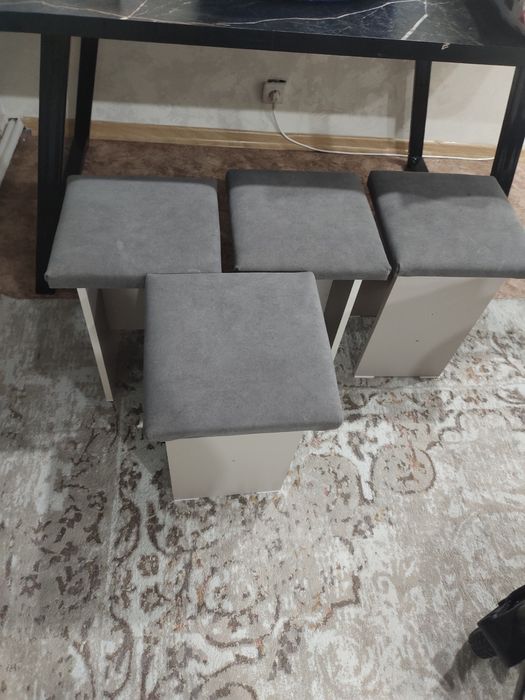 Продам стулья новые почти пользовались 1 мес