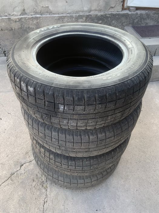 Продам комплект зимних шин Toyo 195/65/15