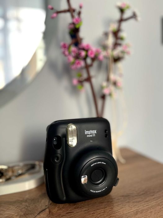 Продаю Instax Mini 11